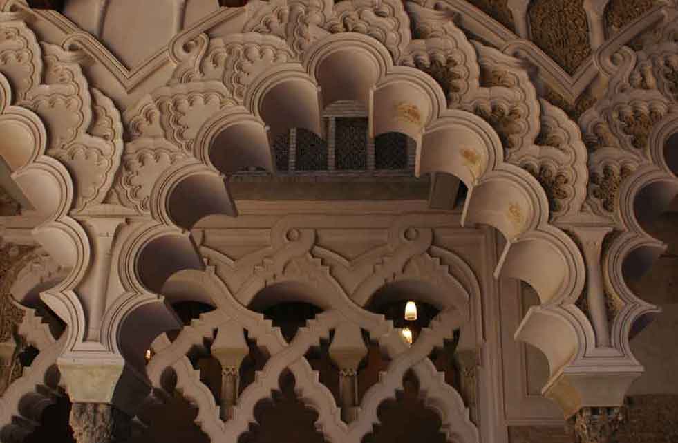 Zaragoza 61 - palacio de la Aljafería - arquerias del pórtico norte.jpg